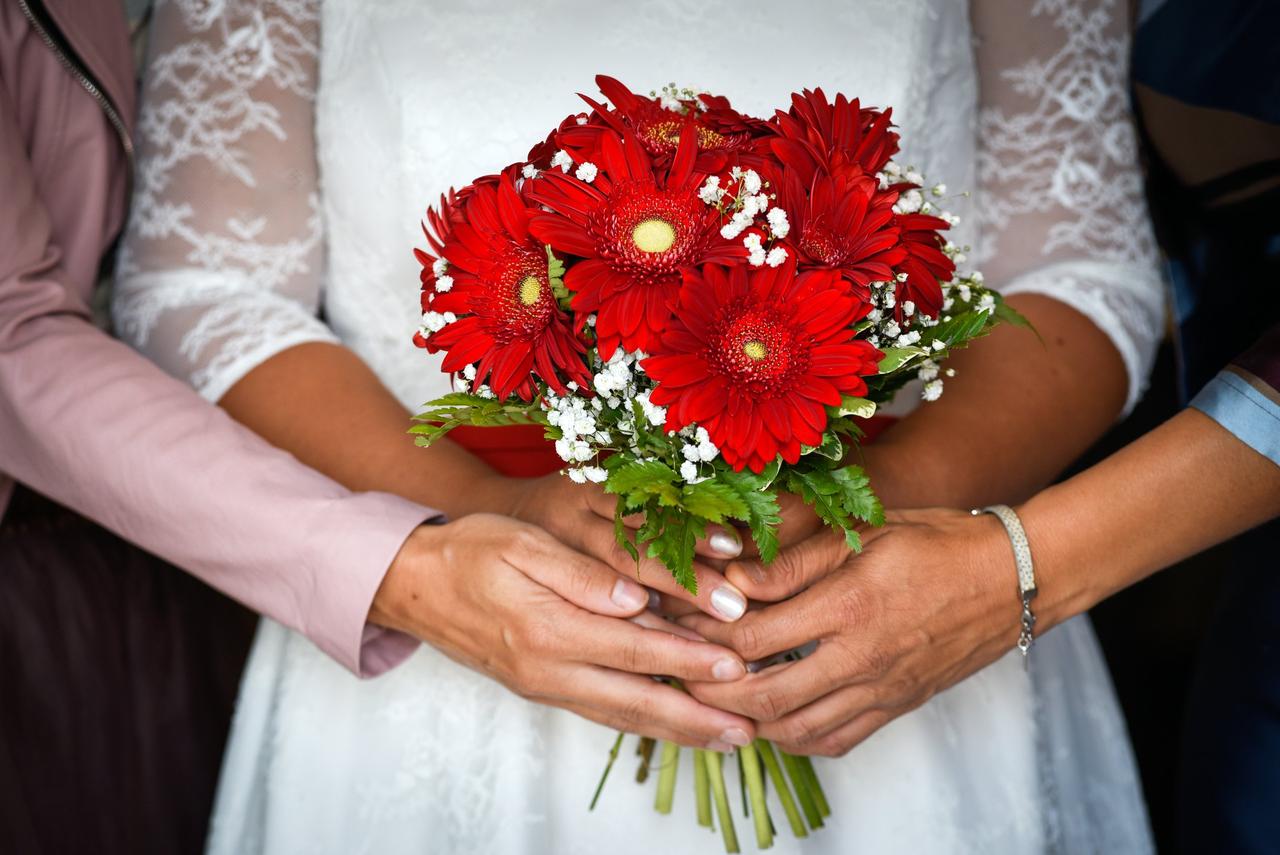 bouquet estivo di gerbere rosse