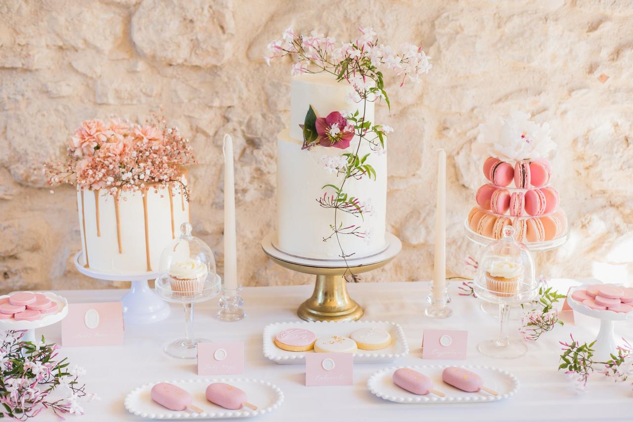 Torte nuziali con fiori