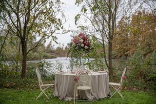 allestimento tavolo matrimonio sul lago