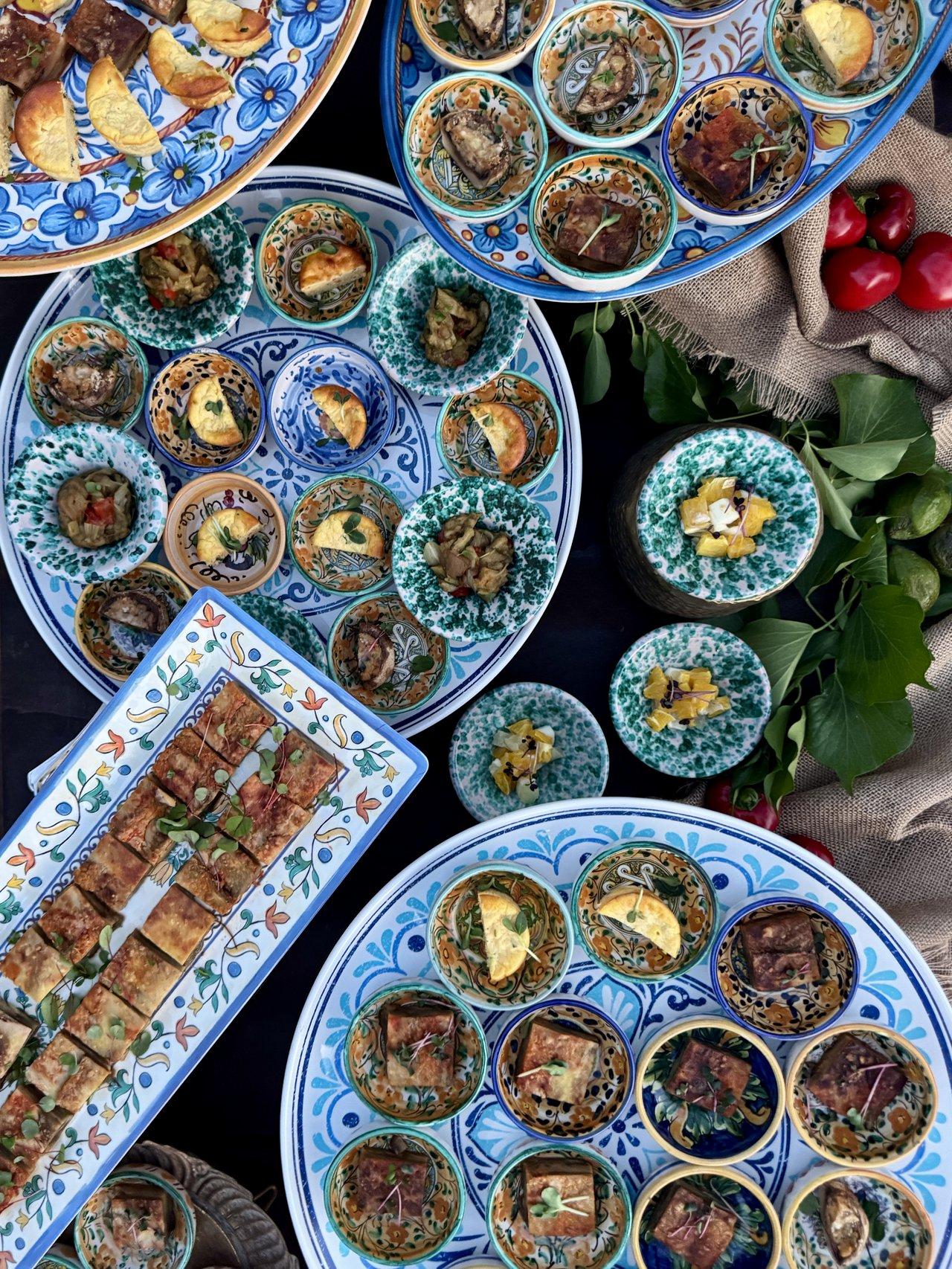 catering per matrimonio ispirato alla Sicilia con ceramiche tipiche