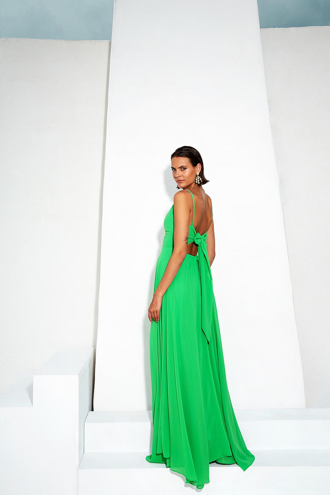 abito da cerimonia verde acceso lungo con fiocco sulla schiena- atelier vestiti da cerimonia