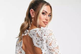 top da sposa in pizzo con fiocco sulla schiena