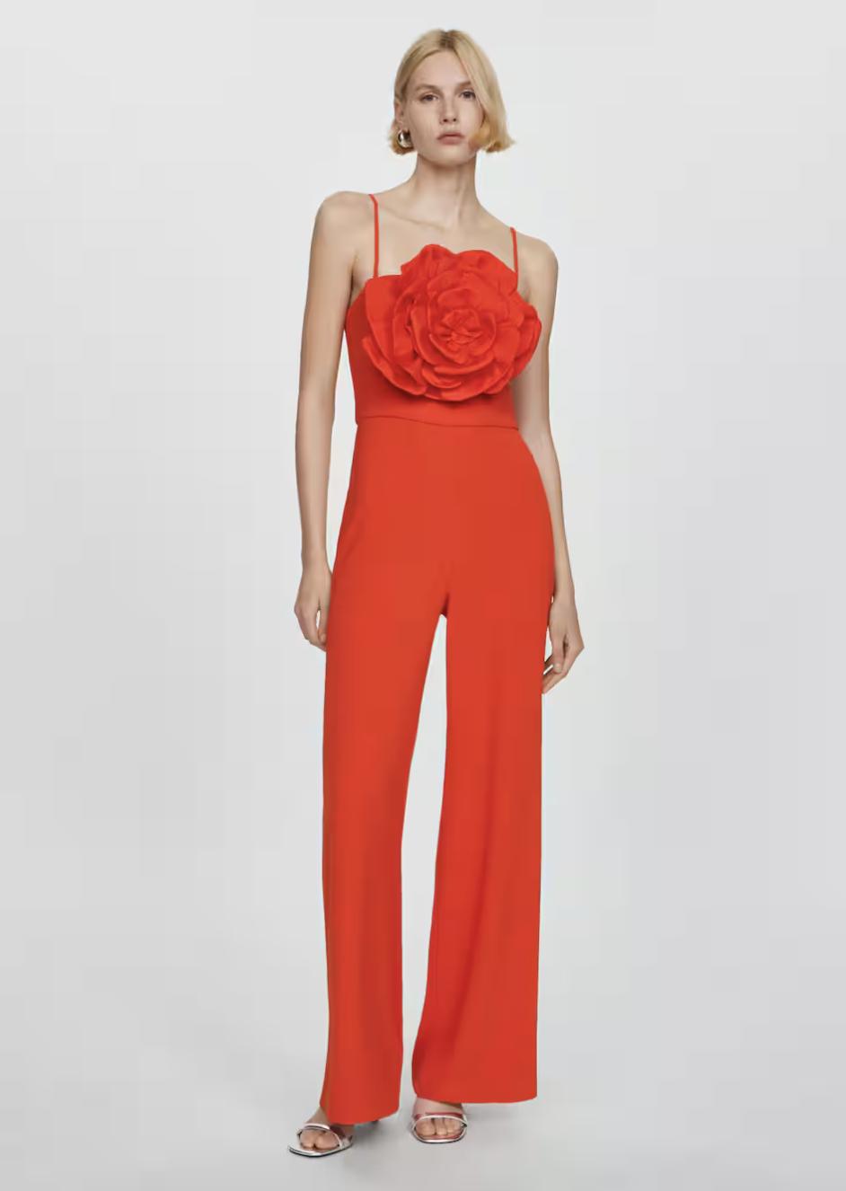 jumpsuit corallo con maxi fiore-outfit matrimonio estate