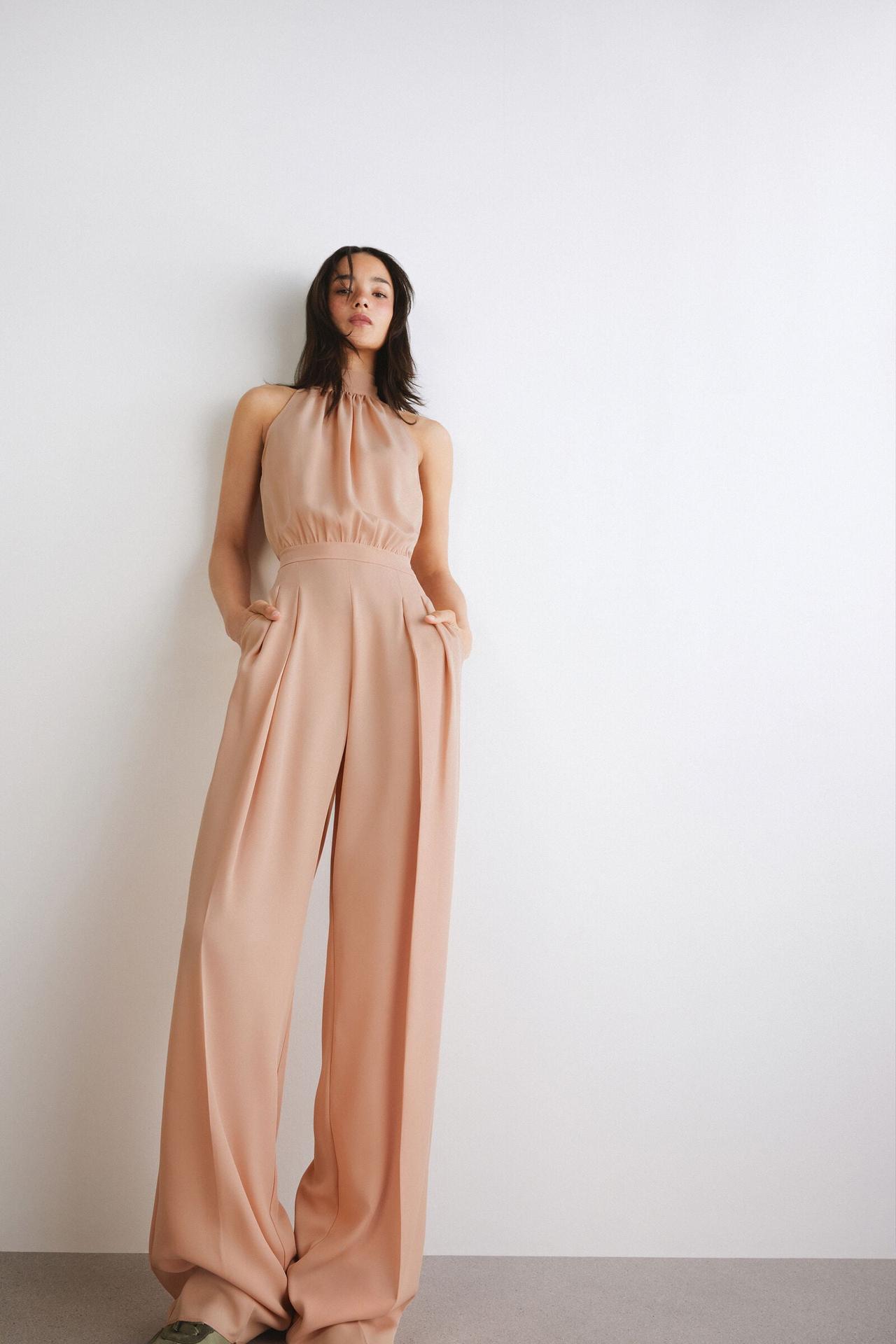 jumpsuit sorella sposa rosa con pantalone a palazzo