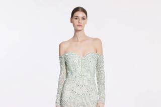abito verde tiffany lungo con pietre e brillanti, senza spalline con maniche lunghe