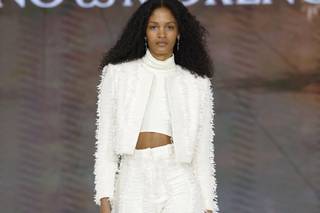 tailleur da sposa invernale pantalone e giacca corta davanti lunga dietro