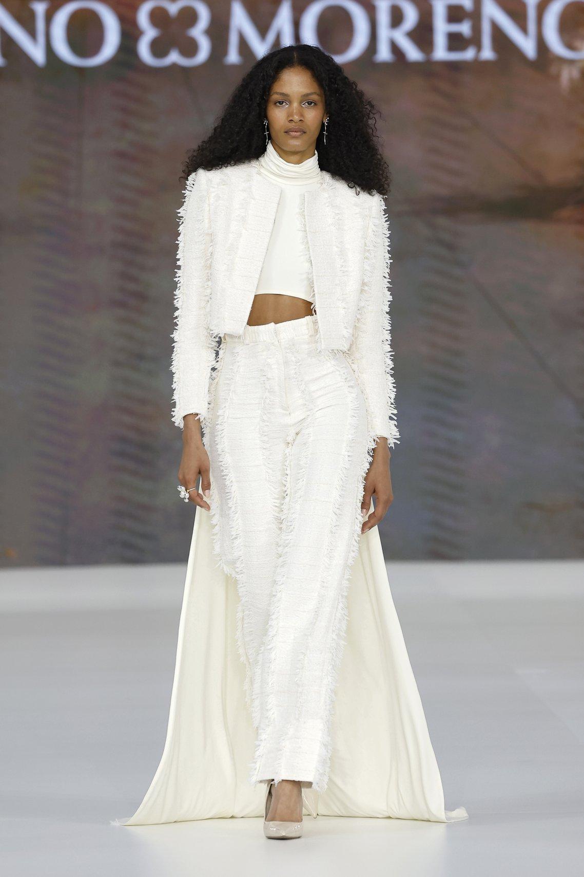 tailleur da sposa invernale pantalone e giacca corta davanti lunga dietro