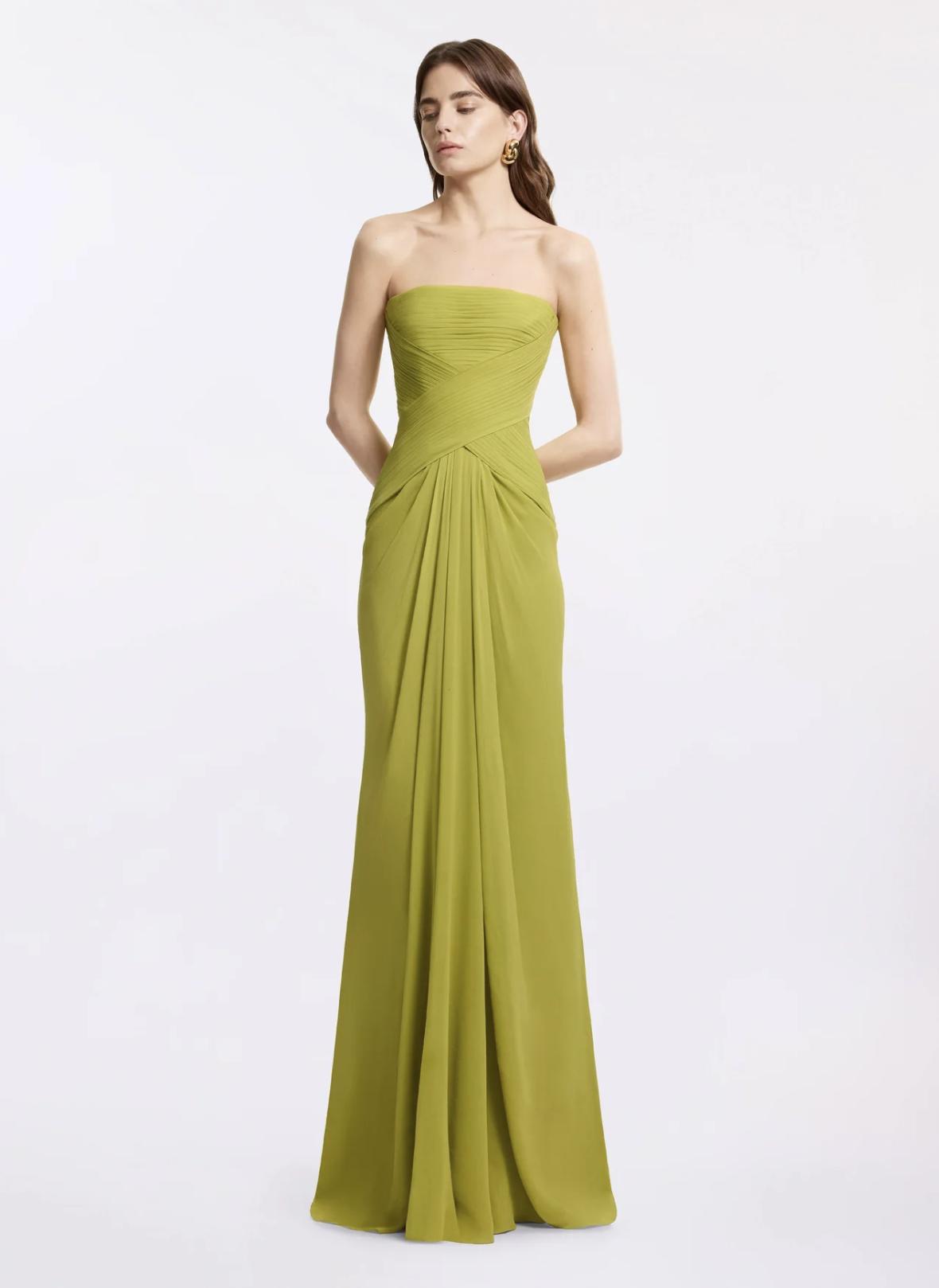 abito verde pistacchio lungo a semi sirena con scollo a cuore