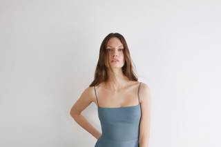 abito elegante da cerimonia da cocktail, con corpino dritto e spalline sottili