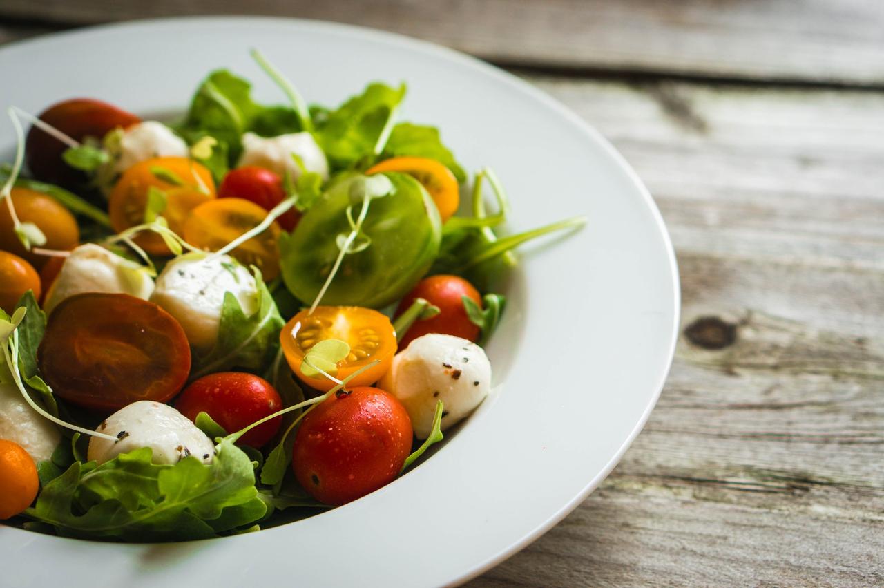 Benessere Alimentare - Tutto sull'ACQUA, dal fabbisogno giornaliero a quale  è meglio bere: i consigli della nutrizionista - Castelli Notizie