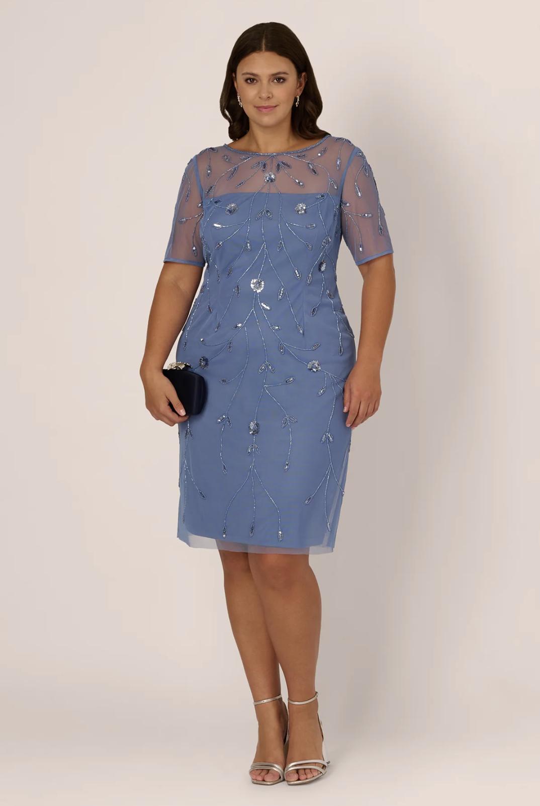 abito da cerimonia donna curvy al ginocchio color carta da zucchero con maniche a illusione