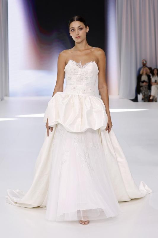 abito da sposa 2 in 1 scollo a cuore, gonna corta a palloncino e tulle sotto lungo