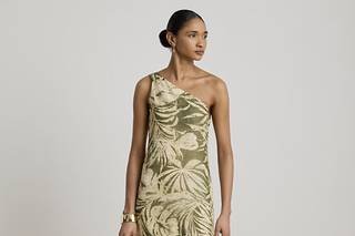 abito verde da cerimonia con decori floreali beige, monospalla