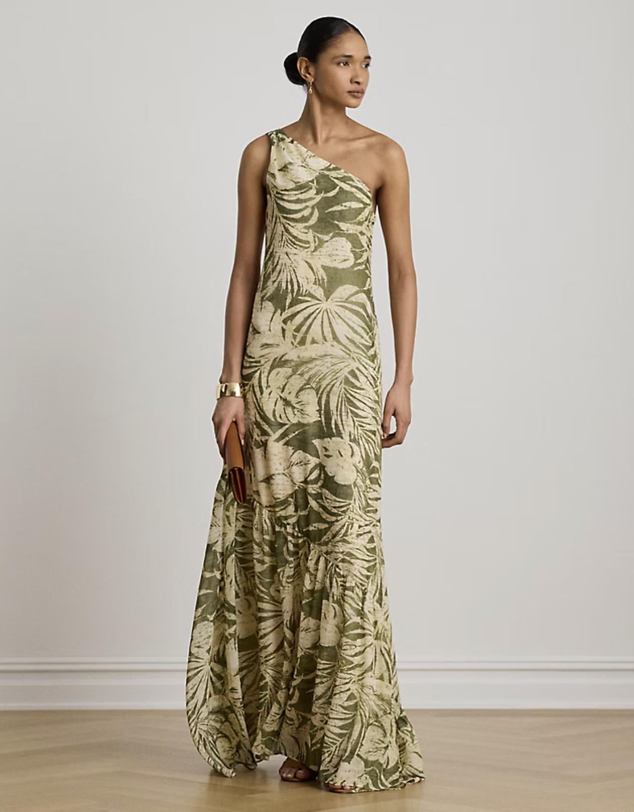 abito verde da cerimonia con decori floreali beige, monospalla