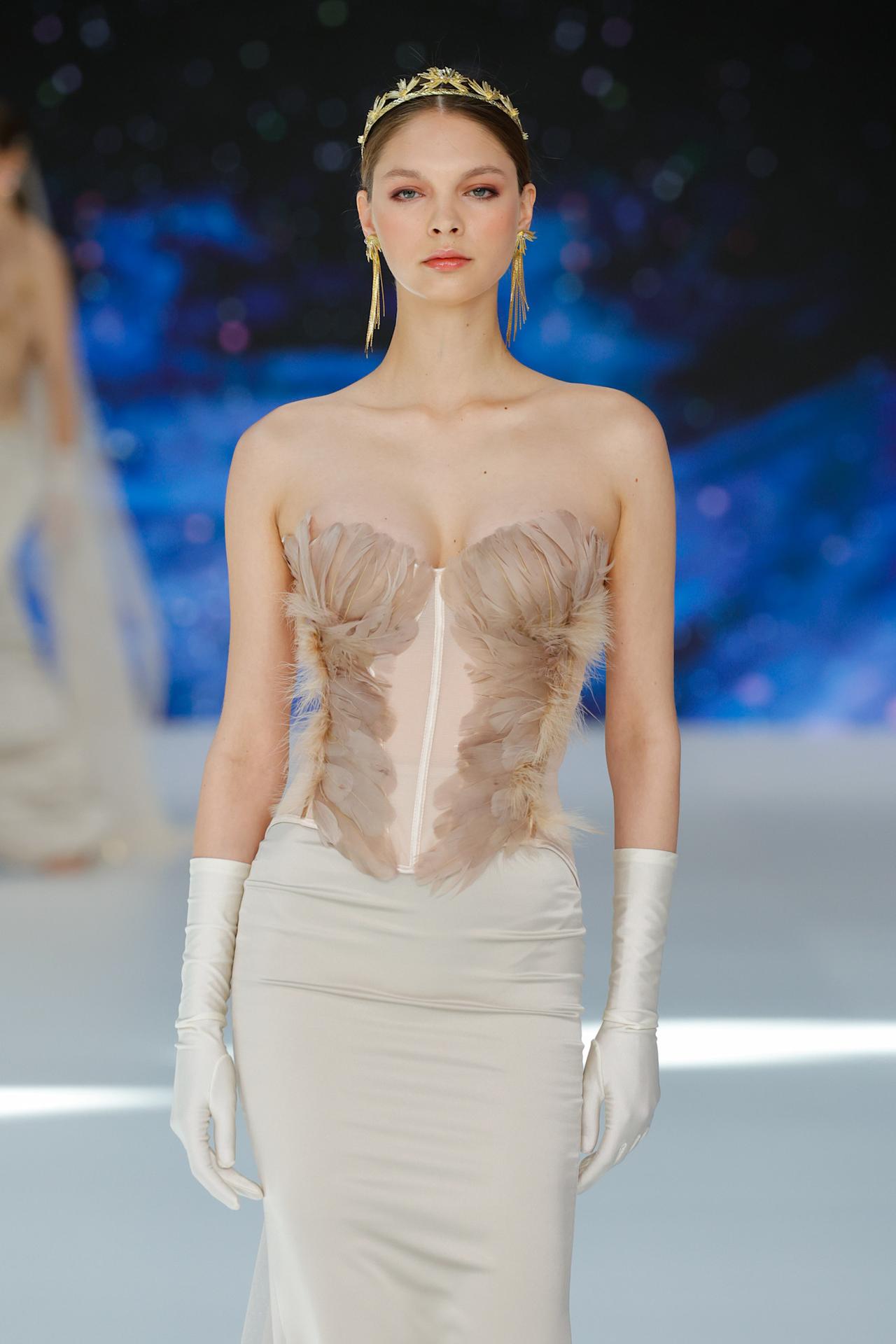 Abito da sposa alternativo co corpetto oro