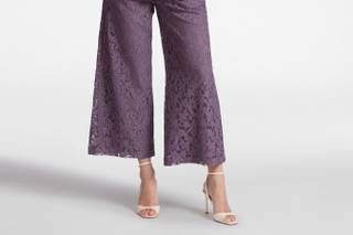 abito mamma della sposa completo camicia e pantalone cropped, in pizzo lilla