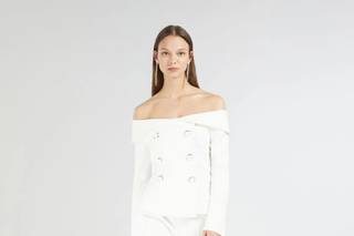 tailleur da sposa con pantaloni a sigaretta e giacca con scollo omerale