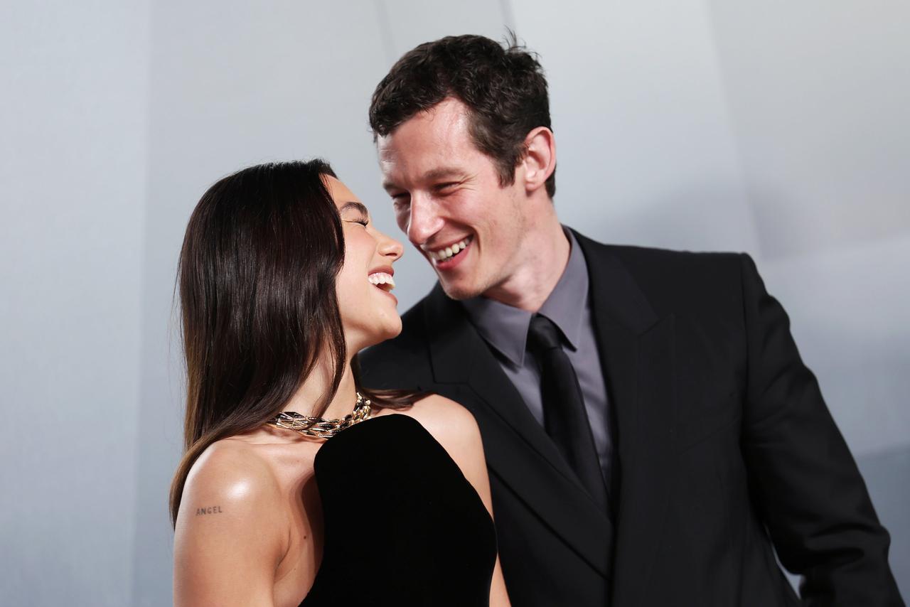 Dua Lipa e Callum Turner al Vanity Fair Oscar Party