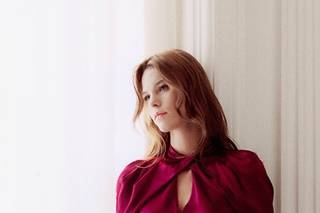 abito elegante da cerimonia lungo con maniche a mentellina, in raso fucsia