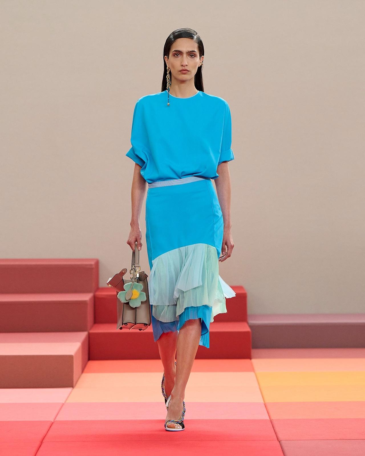 abito primaverile azzurro tuchese Fendi