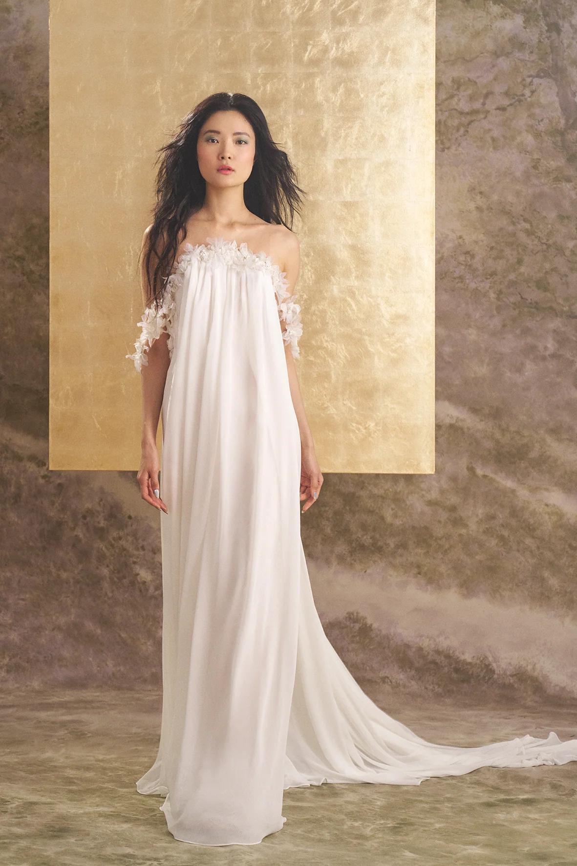 Abito da sposa seconde nozze con dettagli floreali