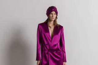 tailleur elegante da cerimonia fucsia con giacca a doppiopetto in raso lucido
