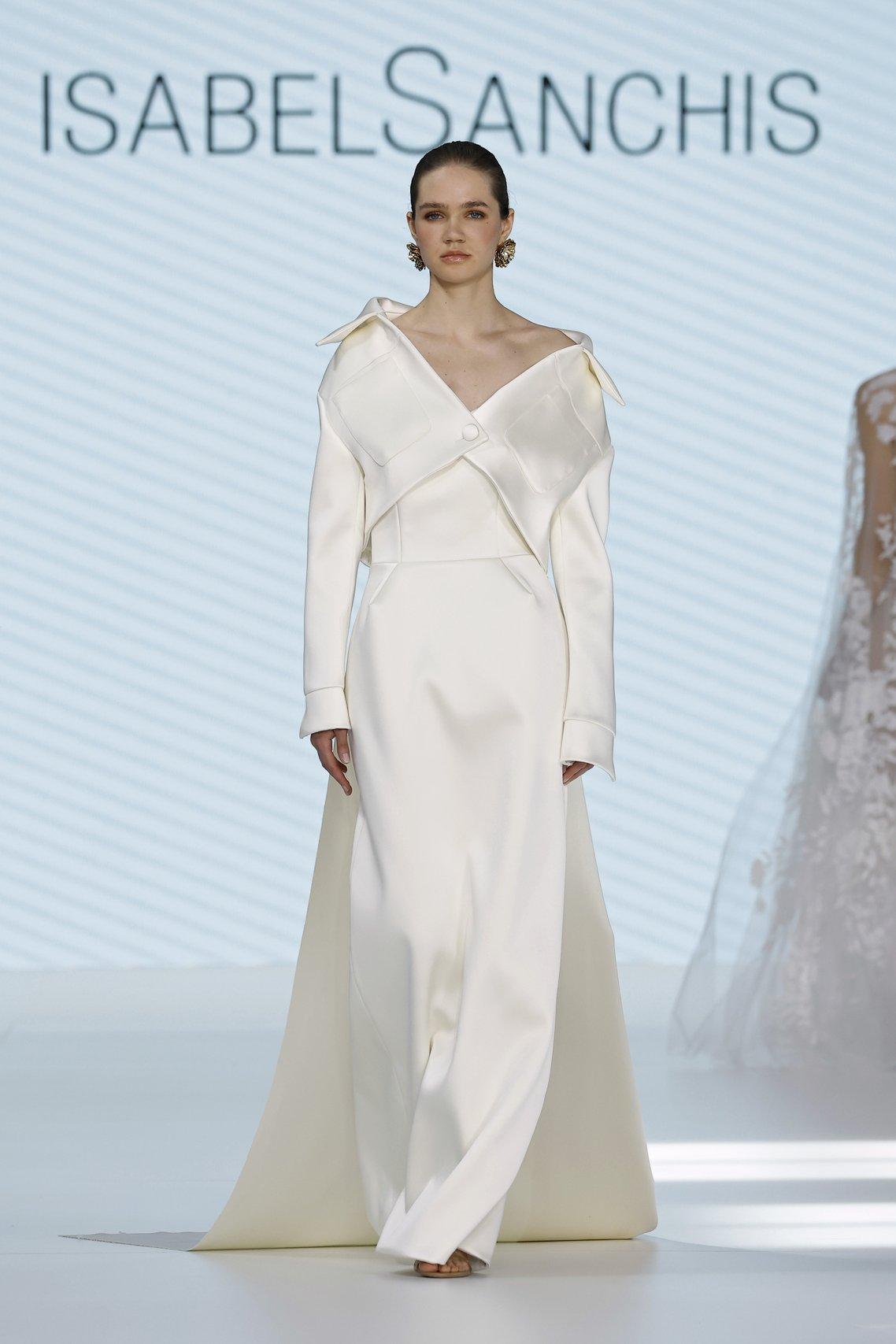 abito da sposa invernale liscio, gonna dritta, maniche lunghe e scollo a V