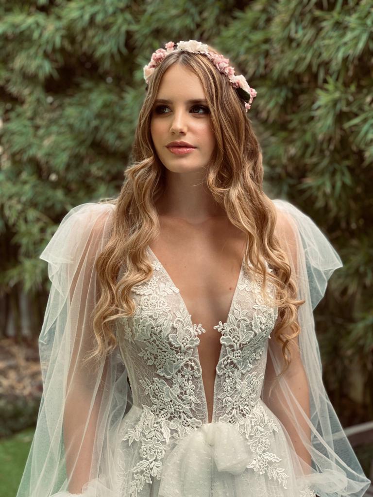 abito da sposa con scollo a v