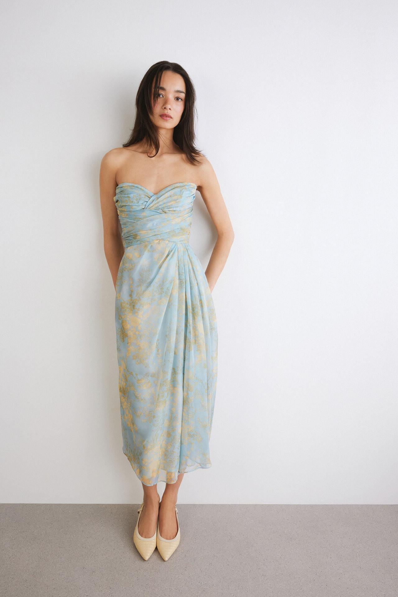 abito sorella sposa midi con scollo a cuore e drappeggio sul punto vita, fantasia floreale