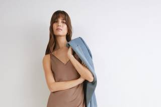 abito elegante da cerimonia lungo, color modello a sottovesteavorio