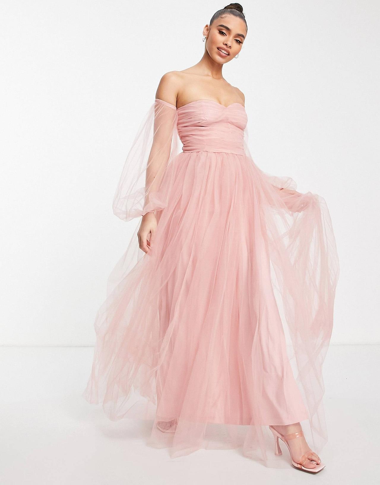 abito rosa cipria in tulle con maniche a sbuffo e scollo a cuore
