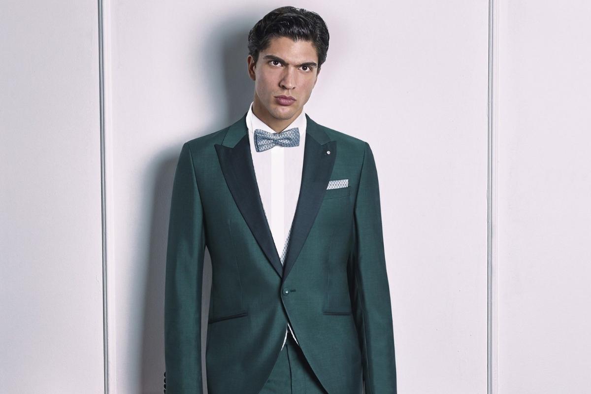 abito da sposo verde con papillon