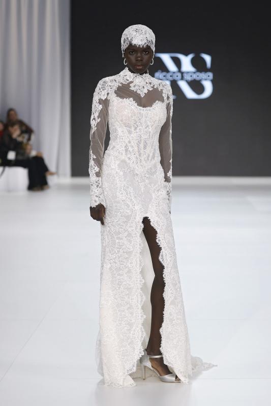 abito sposa con spacco frontale