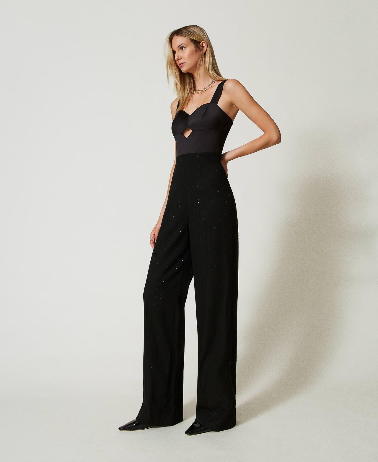 tuta elegante cerimonia nera con corpetto con corpetto a bustier, cut-out al centro e spalline, pantaloni con paillettes  