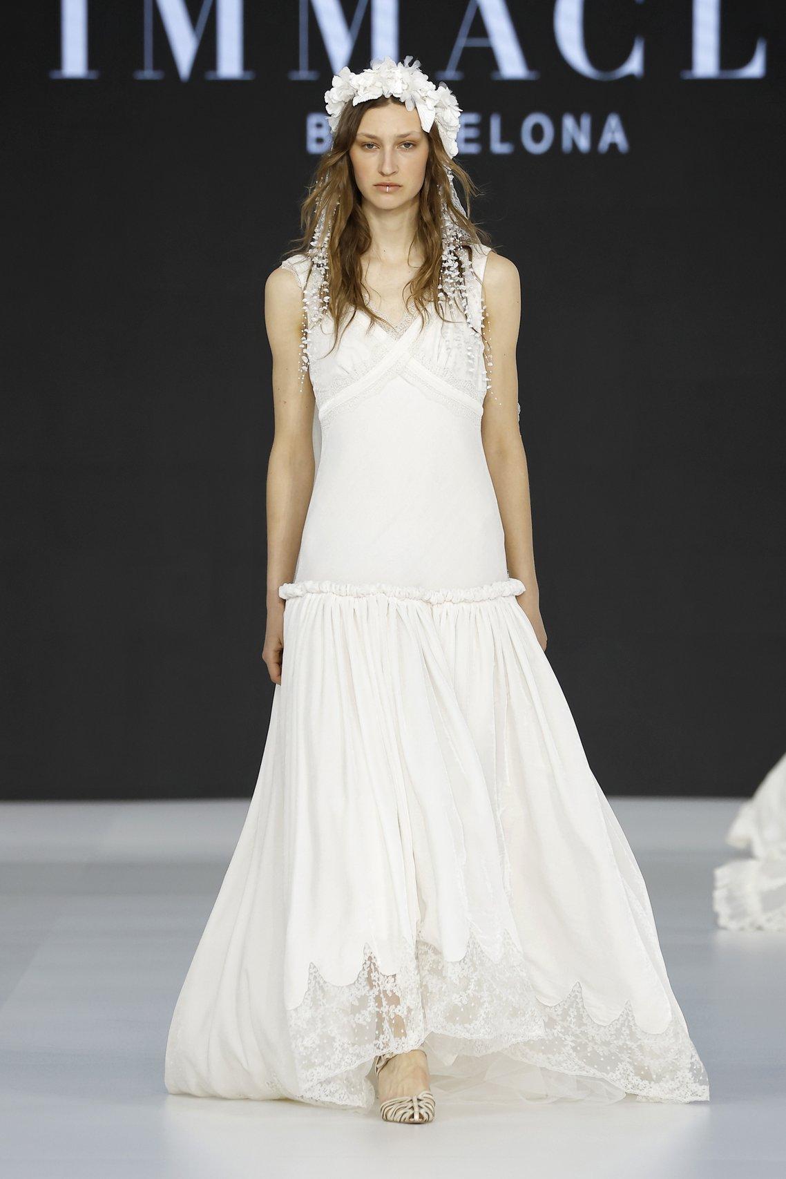 abito da sposa boho chic con gonna svasata