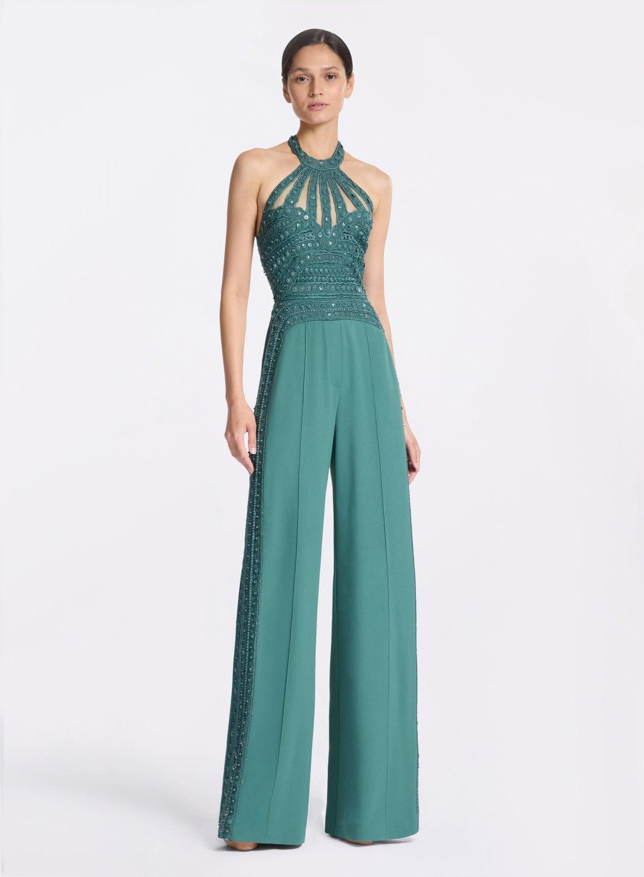 tuta elegante da cerimonia con corpetto in paillettes e cut-out, scollo all'americana e pantaloni a palazzo, verde smeraldo