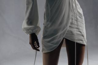 abito da sposa corto a portafoglio con scollo profondo