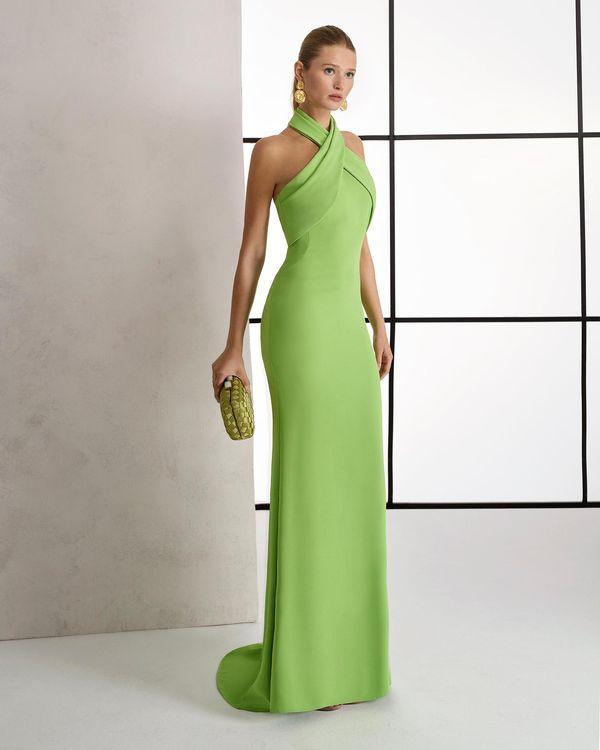 abito verde acido da cerimonia  lungo a sirena con scollo all'americana