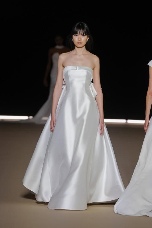 abito da sposa con scollo dritto- tipi di scollatura