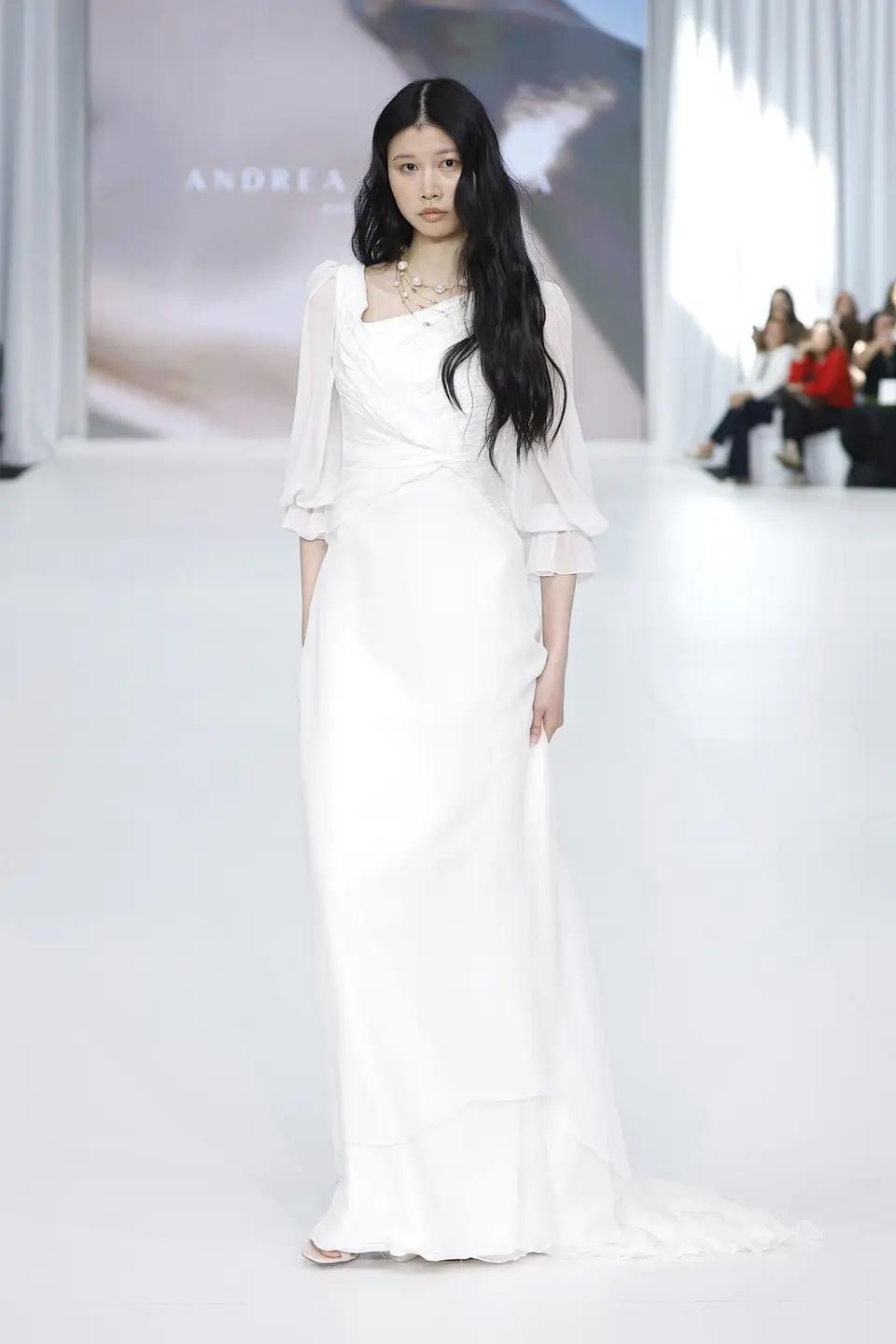 abito da sposa con maniche particolari