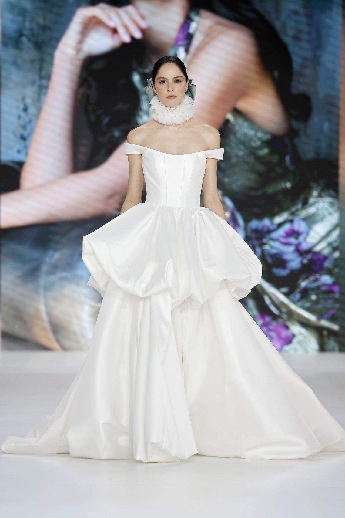abito da sposa 2 in 1 con scollo off shoulder, gonna a palloncino e gonna lunga sotto