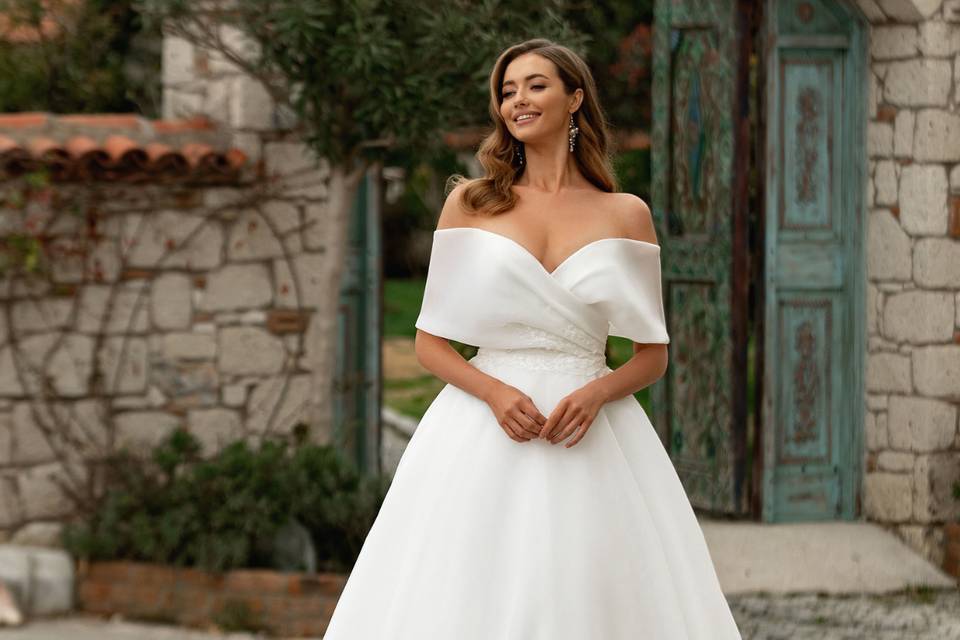 30 magnifiche lavorazioni per innamorarsi degli abiti da sposa con spalle scoperte