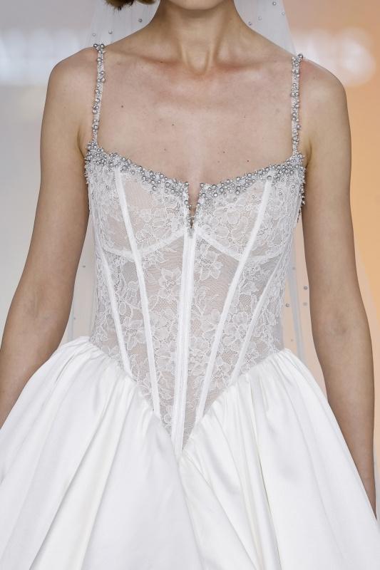 bustino abito da sposa invernali con brillantini e pizzo