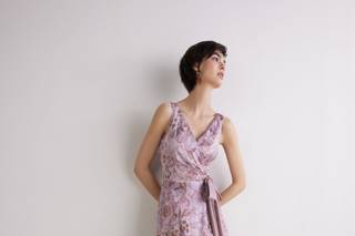 Abito mamma della sposa lungo con stampa floreale, smanicato con chiusura a portafoglio