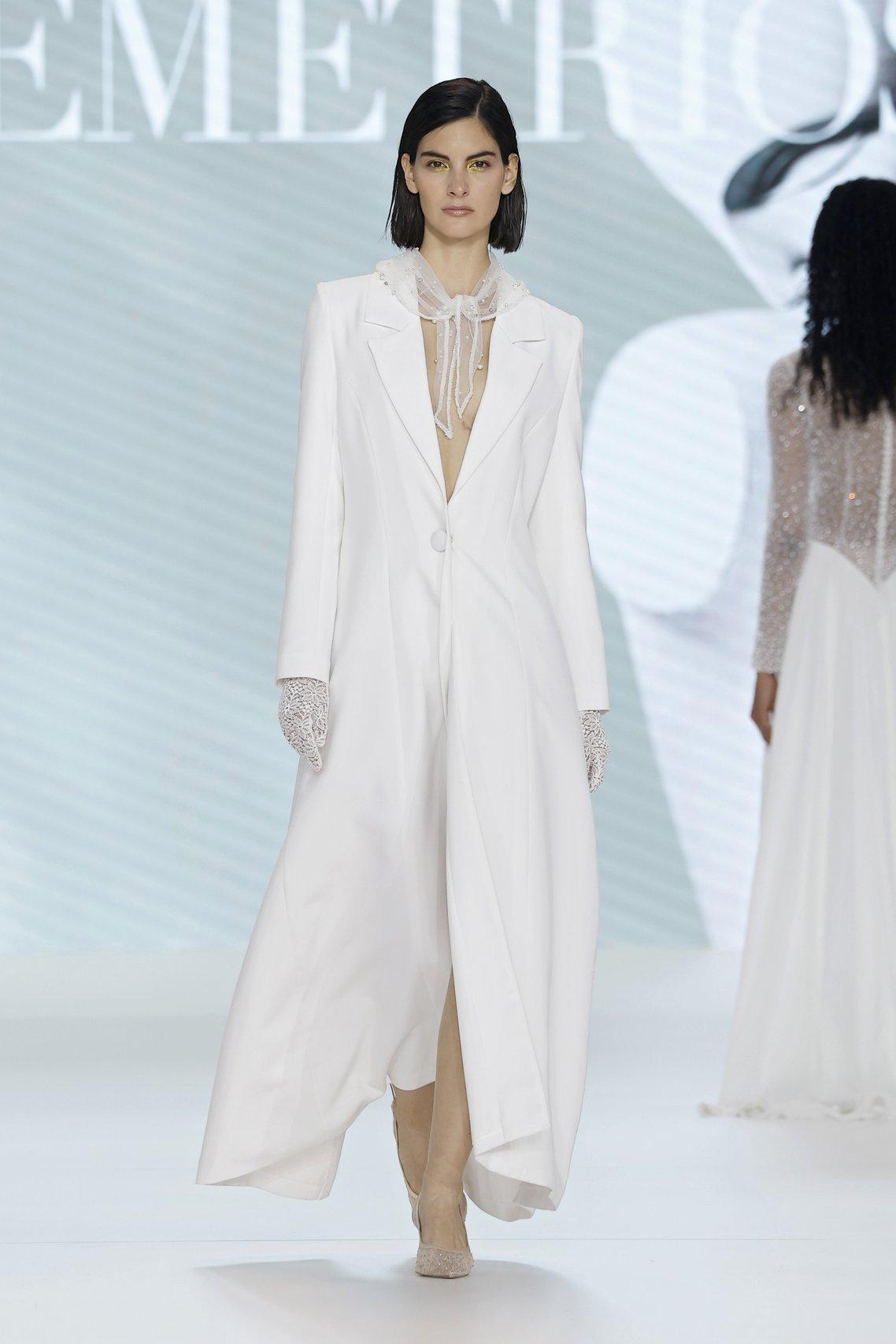 abito da sposa invernale con cappotto