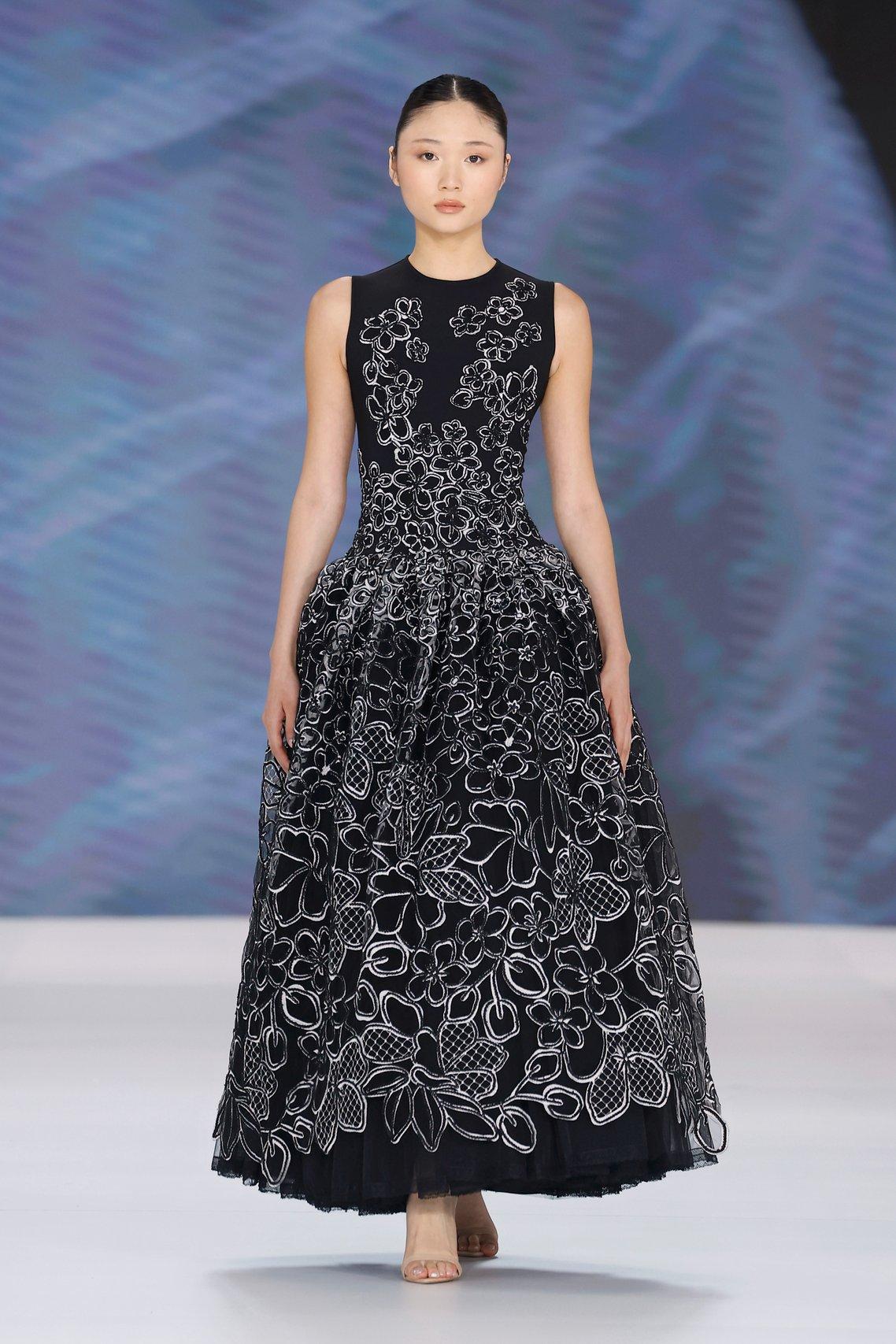 abito eleganti nero con gonna a campana