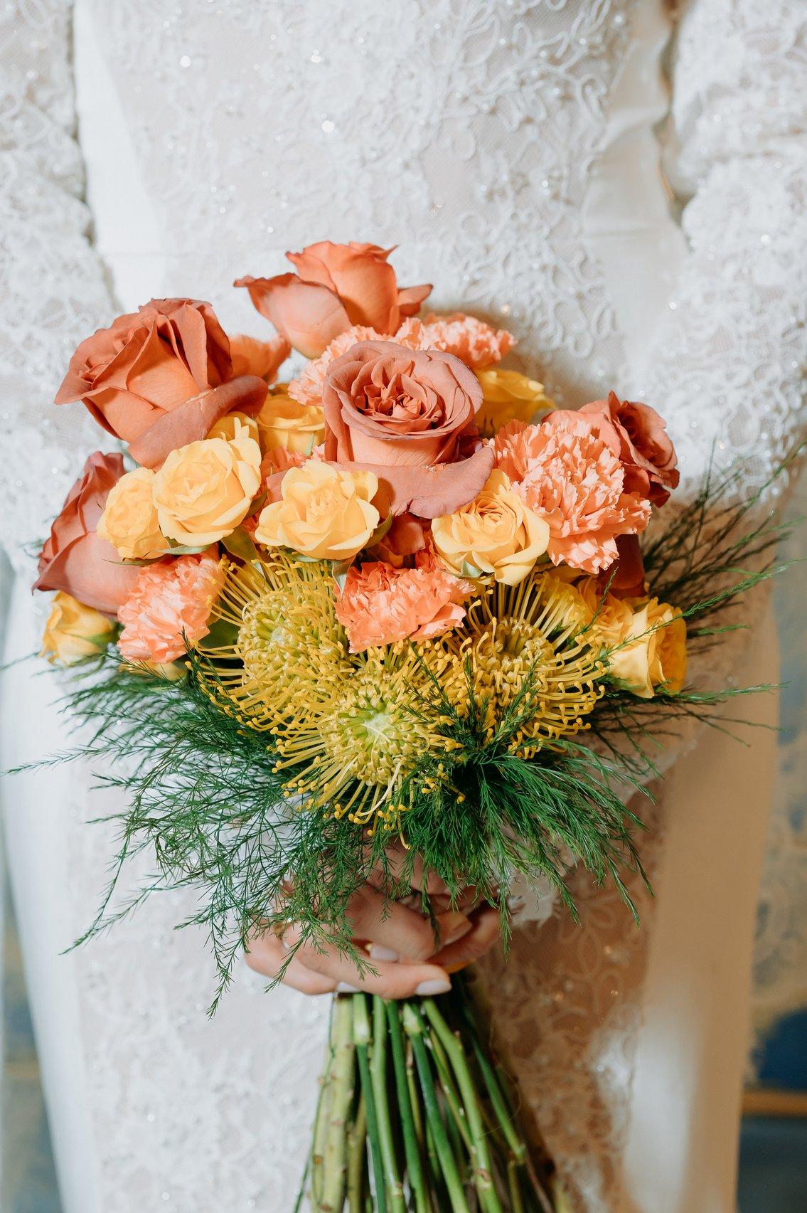 bouquet sposa in stile regency con rose rosa antico  