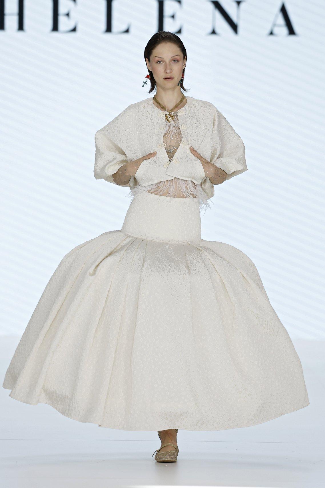 abito da sposa invernale completo con gonna midi a palloncino e giacca corta