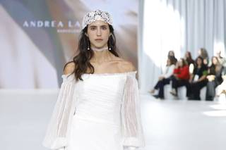 abito da sposa boho chic bianco gonna scivolata con maniche lunghe a palloncino