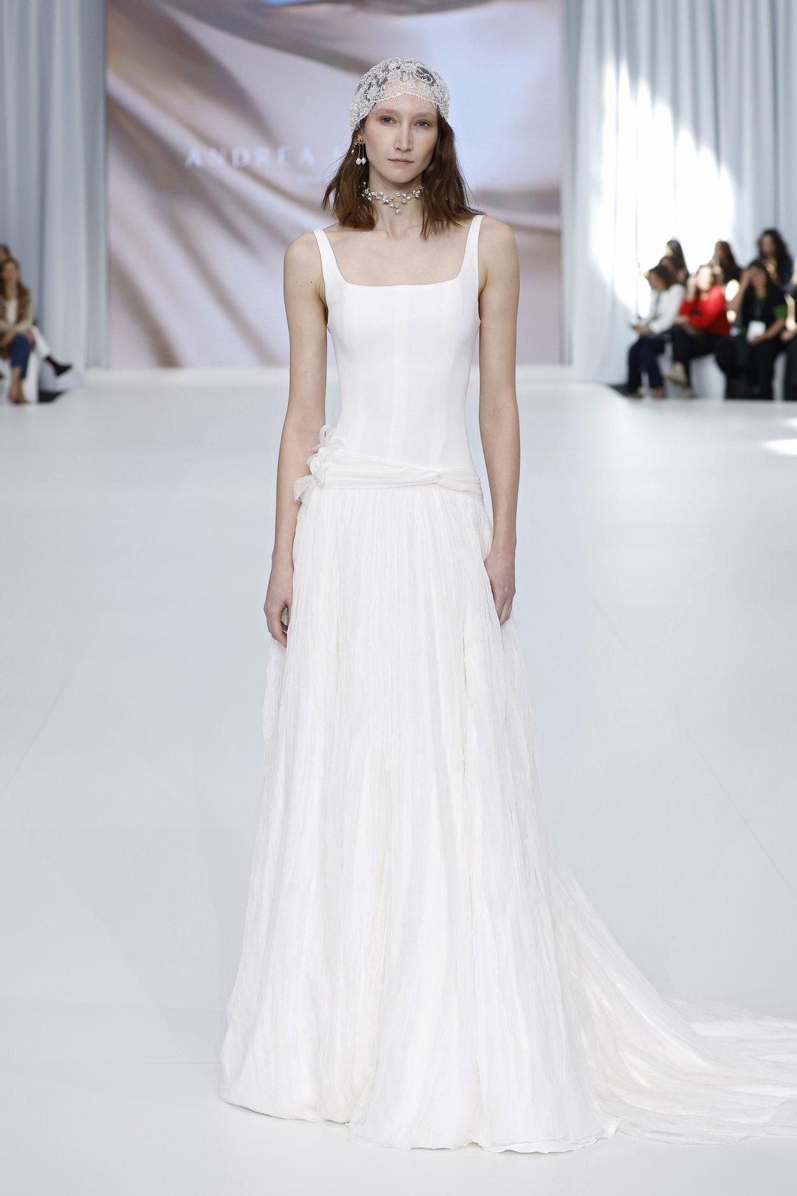 abito da sposa boho chic con gonna scivolata, scollo quadrato